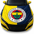 Fenerbahçe-Motorhaubenflagge auf einer Fahrzeugmotorhaube